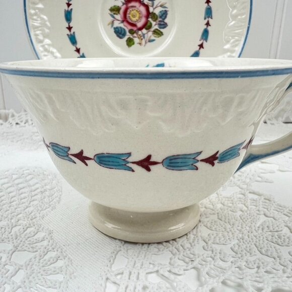 Wedgwood Evenlode Corinthian Floral Set of 2 Tea Cups & Saucers England Embossed - Picture 4 of 16